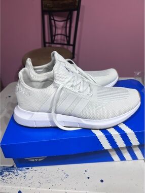 Adidas White Athletic Sneakers with Lightweight Mesh Upper